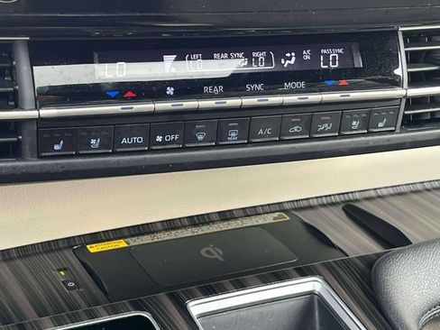 Certified 2024 Toyota Sienna Limited AWD/4WD image 36