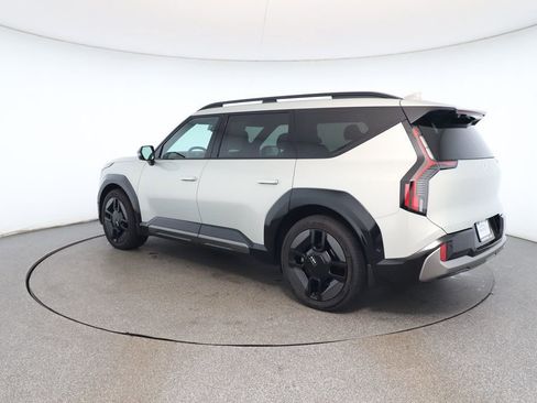 Used 2024 Kia EV9 GT-Line image 3