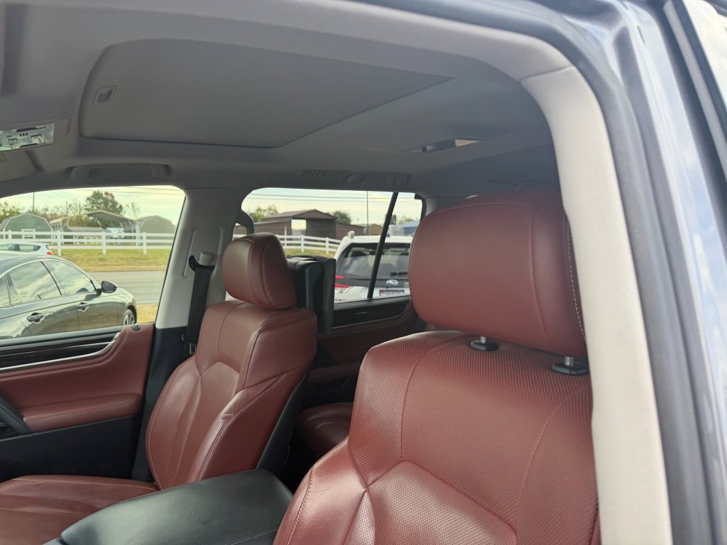 Used 2020 Lexus LX 570 4WD w/ Luxury Package image 10