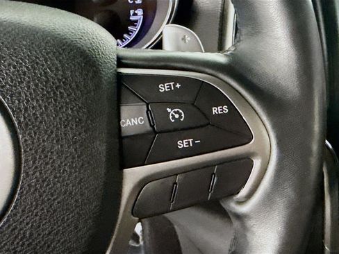 Used 2017 Jeep Grand Cherokee Altitude image 15