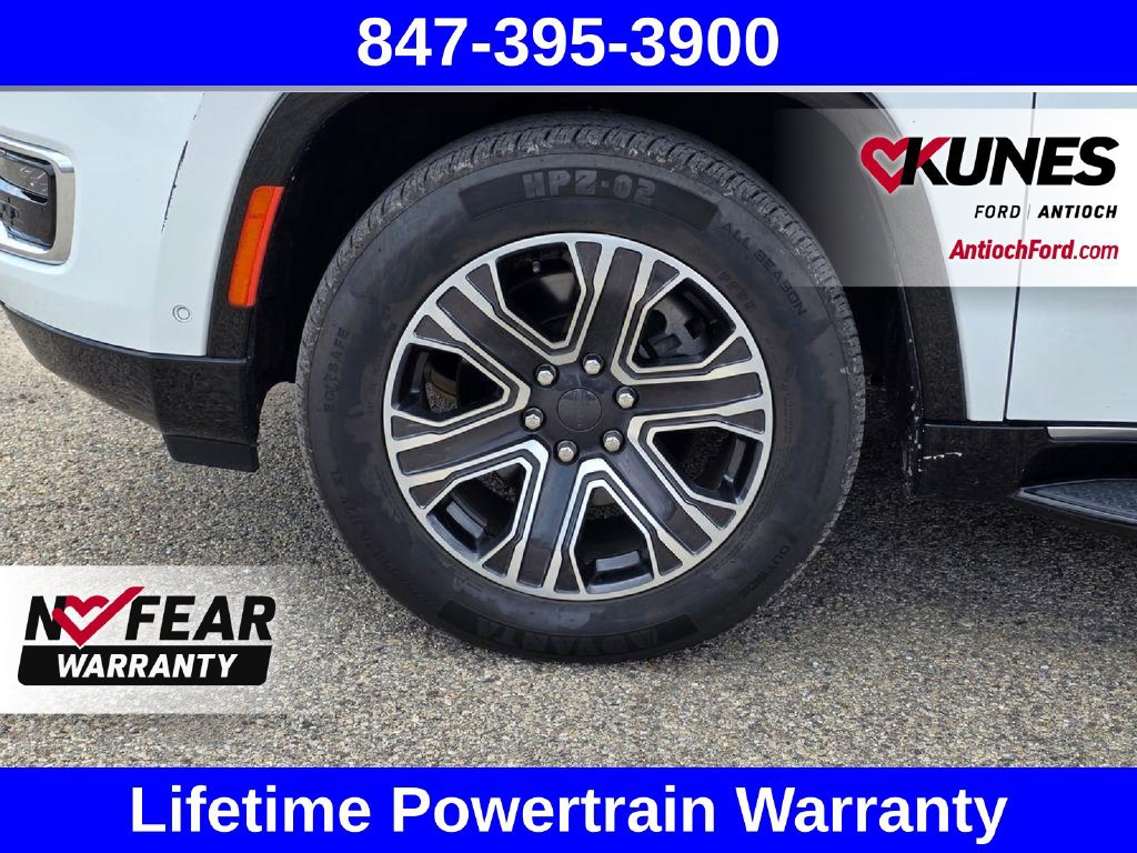Used 2024 Jeep Wagoneer L Series II AWD/4WD image 17
