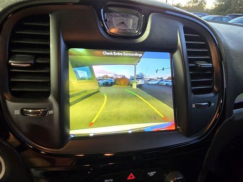 Used 2019 Chrysler 300 S image 18