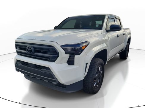 Used 2025 Toyota Tacoma SR AWD/4WD image 3