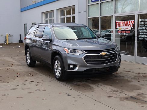 Certified 2021 Chevrolet Traverse LT w/ LPO, Floor Liner Package image 2