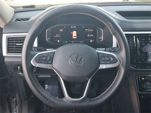 Certified 2023 Volkswagen Atlas SE w/ Black Wheel Package image 21