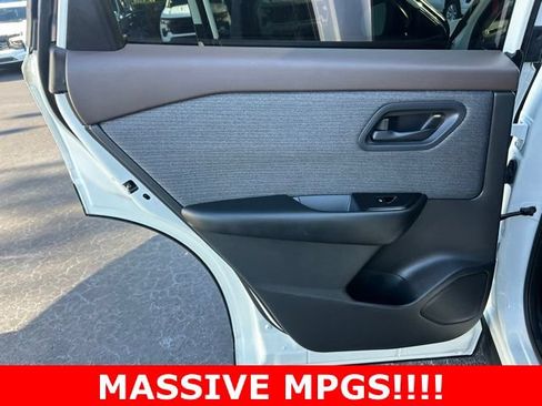 Used 2023 Nissan Rogue S AWD/4WD image 13