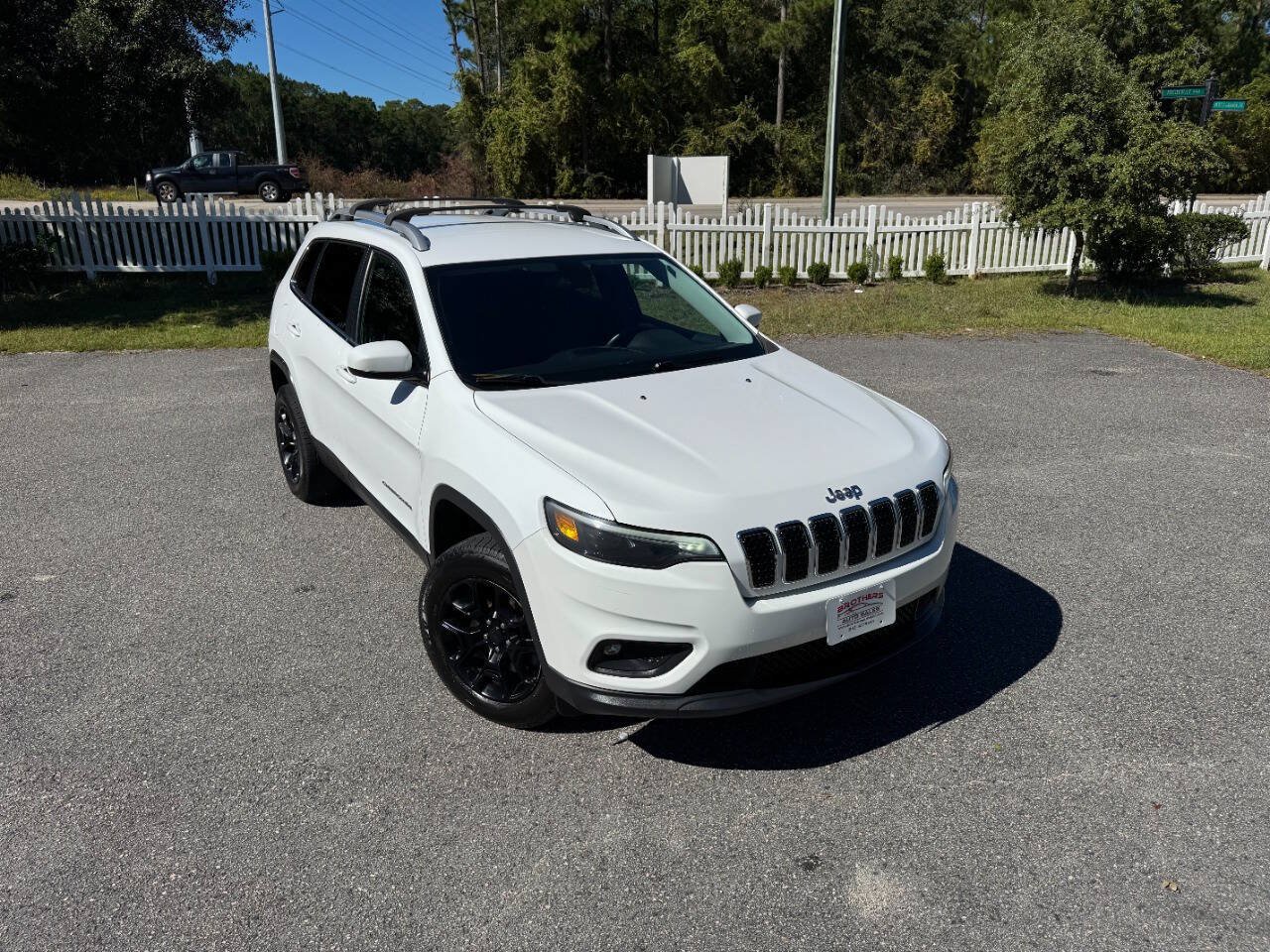 Used 2019 Jeep Cherokee Latitude Plus w/ Cold Weather Group AWD/4WD image 39