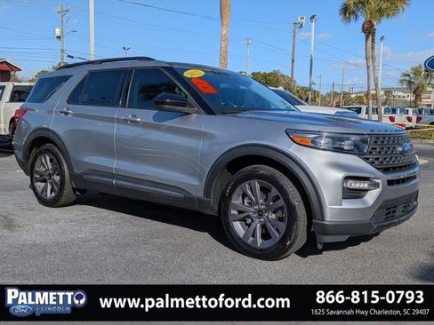 Used 2022 Ford Explorer XLT w/ Equipment Group 202A image 2