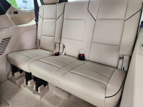 Used 2022 Cadillac Escalade Premium Luxury AWD/4WD image 31