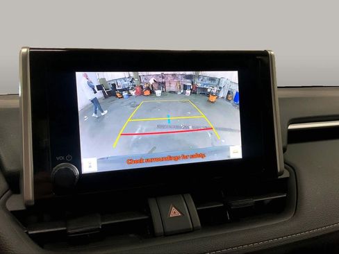 Used 2025 Toyota RAV4 XLE AWD/4WD image 27