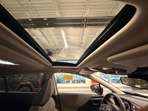 Used 2024 Subaru Crosstrek 2.0i Premium image 32