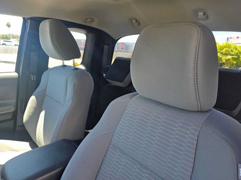 Used 2017 Toyota Tacoma SR5 AWD/4WD image 18
