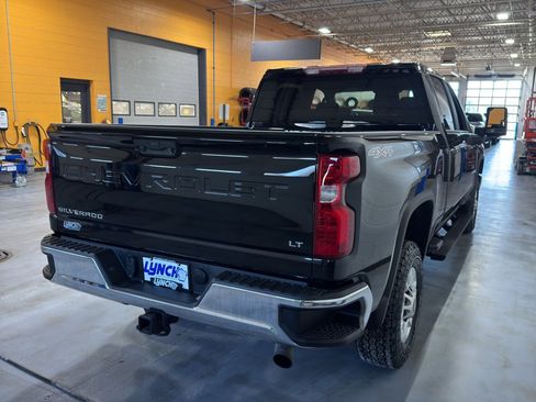 Used 2021 Chevrolet Silverado 2500 LT w/ Convenience Package image 6