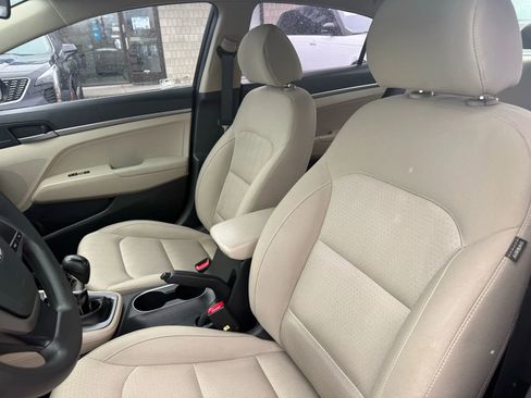 Used 2017 Hyundai Elantra SE image 10