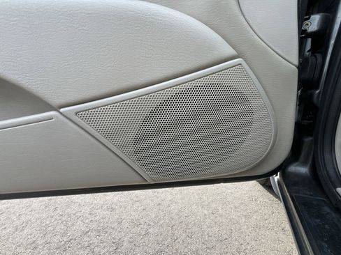 Used 2005 Chrysler Sebring Limited image 23