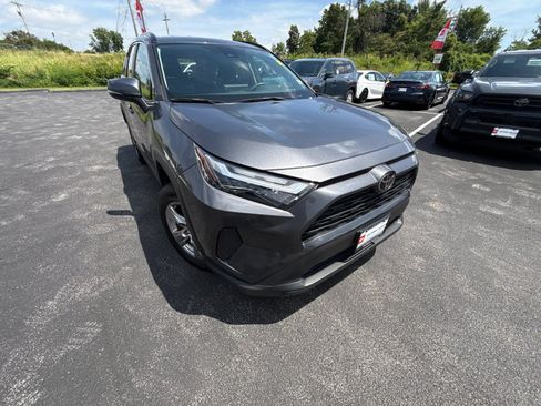Used 2025 Toyota RAV4 XLE FWD image 28