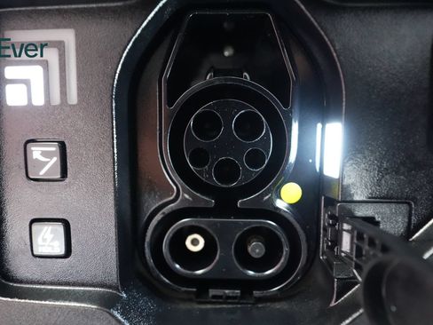 Used 2024 Kia EV9 Land AWD/4WD image 10