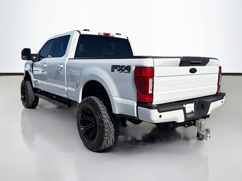 Used 2022 Ford F250 Lariat w/ Black Appearance Package image 3