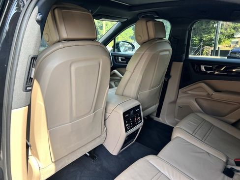Used 2021 Porsche Cayenne Coupe image 27