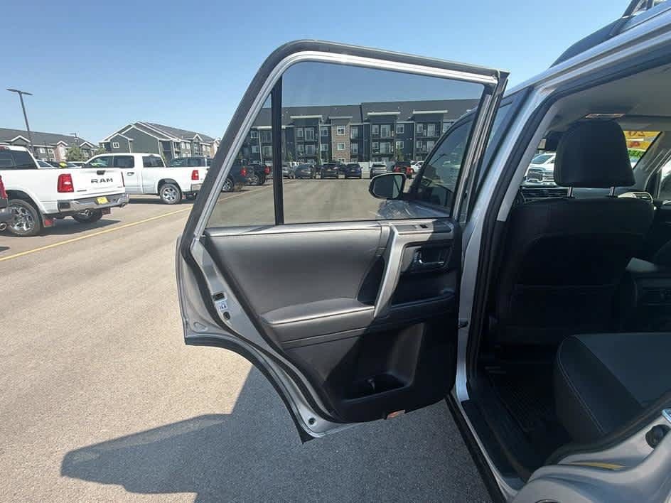 Used 2022 Toyota 4Runner SR5 Premium AWD/4WD image 18