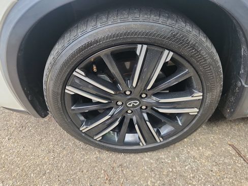 Used 2021 INFINITI QX50 Luxe w/ Appearance Package FWD image 3