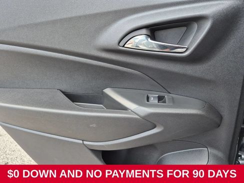 Used 2025 Chevrolet Trax LT w/ LT Convenience Package FWD image 25