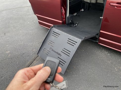 Used 2019 Dodge Grand Caravan SXT FWD image 22