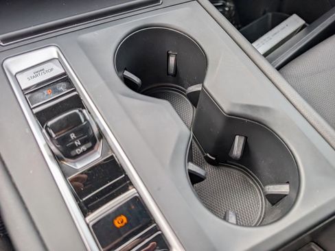 Used 2024 Volkswagen Atlas SE image 27