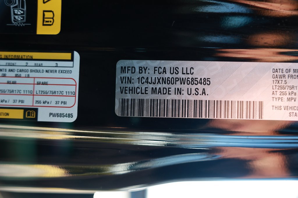 Used 2023 Jeep Wrangler Unlimited AWD/4WD image 40