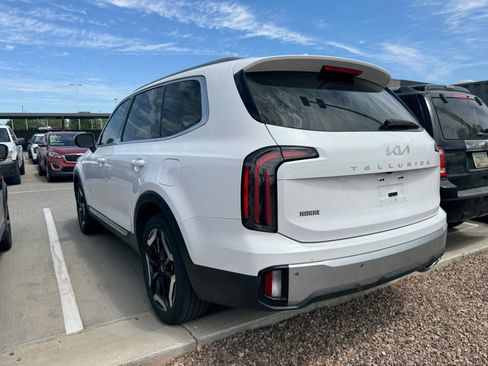 Used 2024 Kia Telluride EX FWD image 3