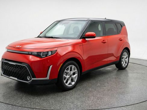 Used 2025 Kia Soul LX w/ LX Technology Package image 3