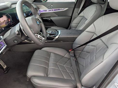 Used 2025 BMW 760i xDrive w/ Executive Package AWD/4WD image 17