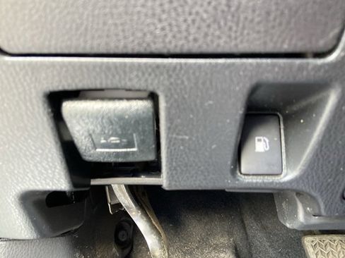 Used 2019 Toyota Highlander XLE image 48