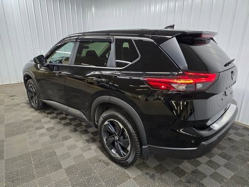 Used 2024 Nissan Rogue SV image 9