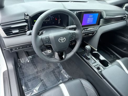 Used 2026 Toyota Camry XLE w/ Convenience Package image 10