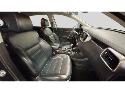 Used 2019 Kia Sorento EX image 16
