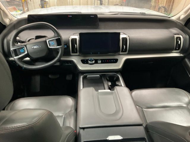 Used 2025 Ford Expedition Active AWD/4WD image 10