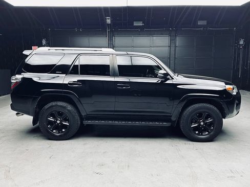 Used 2017 Toyota 4Runner SR5 Premium AWD/4WD image 8