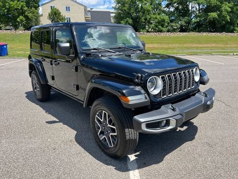 Used 2025 Jeep Wrangler Unlimited Sahara AWD/4WD image 1