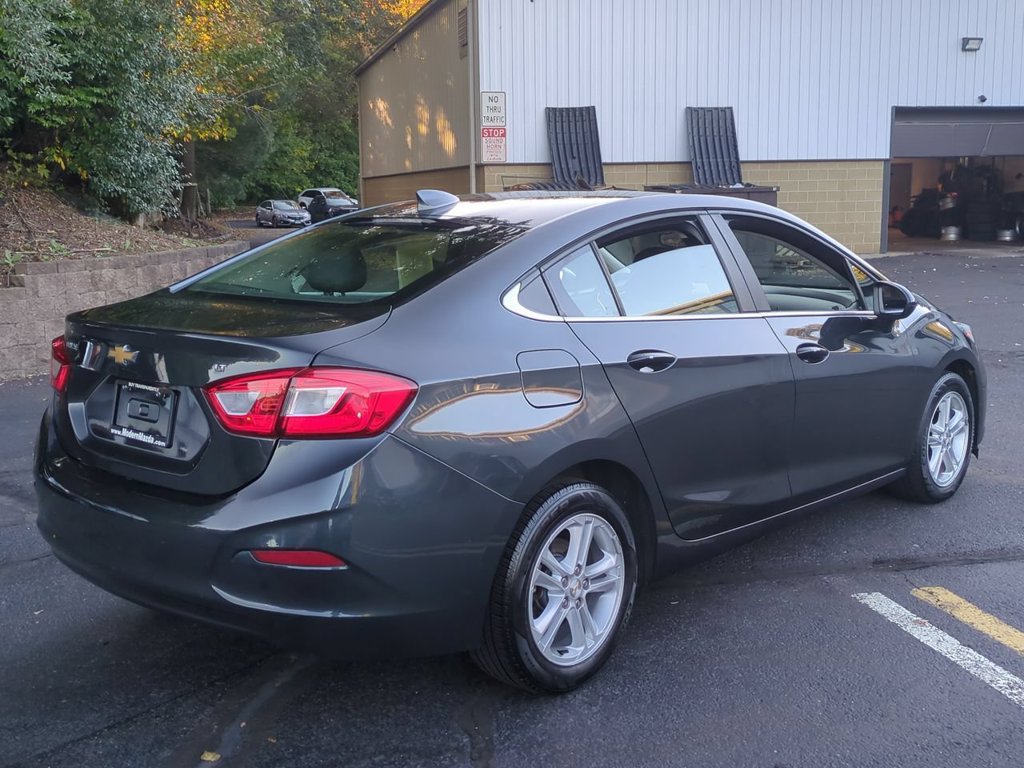 Used 2018 Chevrolet Cruze LT w/ Convenience Package FWD image 4