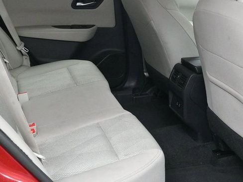 Used 2025 Nissan Rogue SV image 9