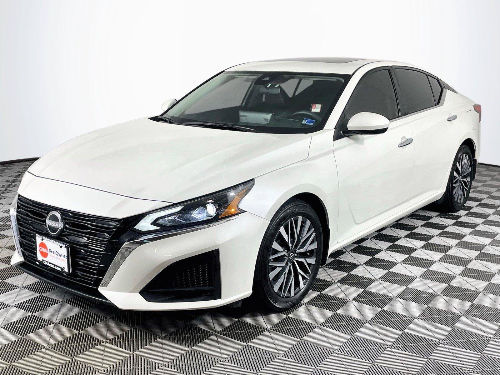 Used 2024 Nissan Altima 2.5 SV w/ SV Premium Package FWD image 3