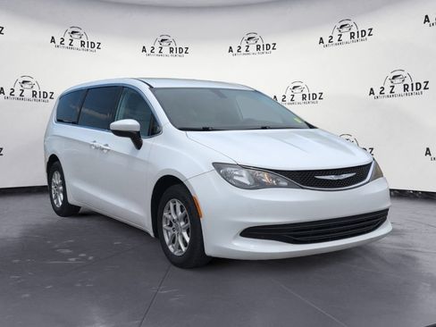 Used 2017 Chrysler Pacifica Touring FWD image 1