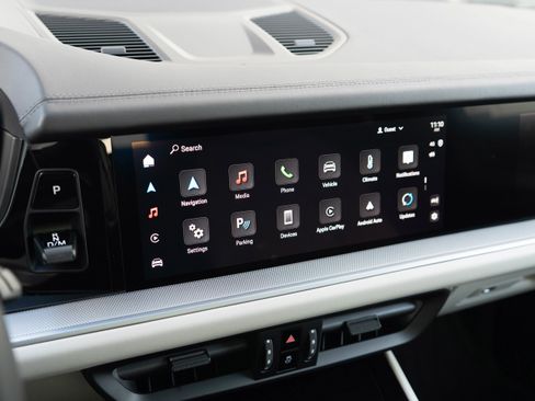 Used 2024 Porsche Cayenne image 19