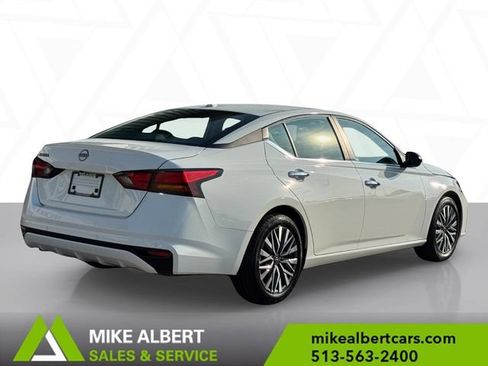 Used 2025 Nissan Altima 2.5 SV FWD image 4
