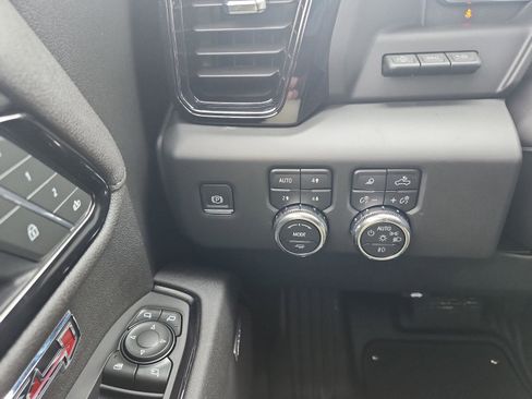 Used 2025 GMC Sierra 1500 AT4 w/ AT4 Premium Package image 22