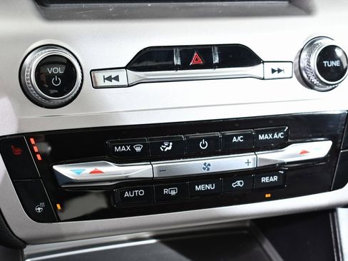 Used 2022 Ford Explorer XLT w/ Equipment Group 202A image 30