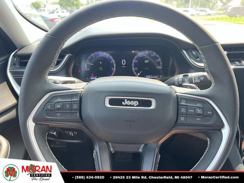 Used 2023 Jeep Grand Cherokee Laredo w/ Luxury Tech Group I AWD/4WD image 43
