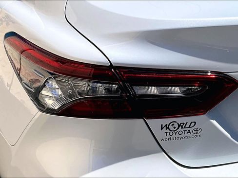 Used 2021 Toyota Camry XLE FWD image 29
