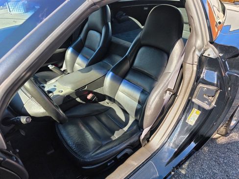 Used 2005 Chevrolet Corvette Coupe w/ Preferred Equipment Group RWD image 18